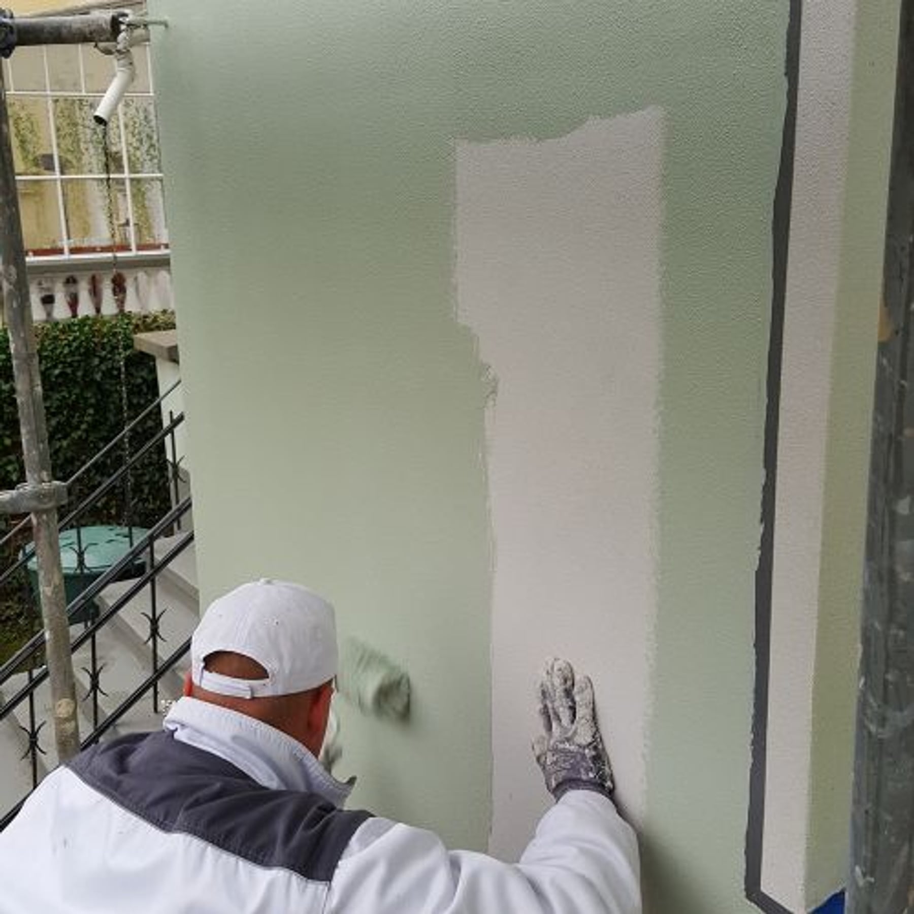 Maler Wilms bei Fassadenarbeiten in Lübeck